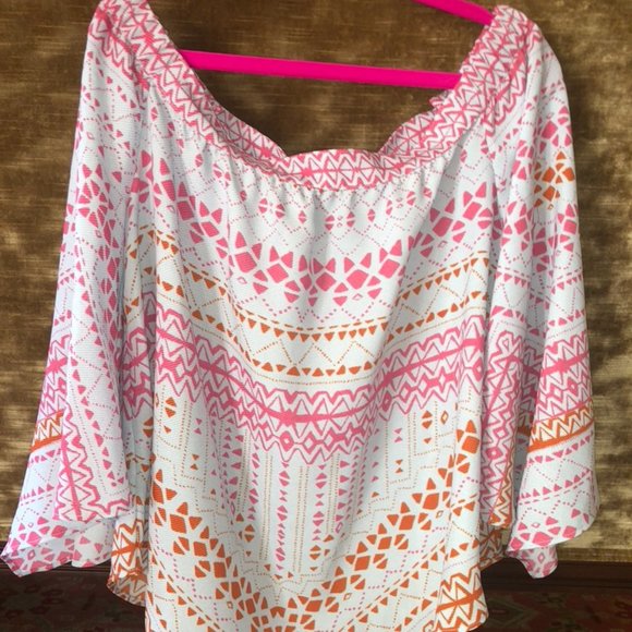 BCBGMaxzaria Flounce Top/ geometric print - Picture 2 of 6